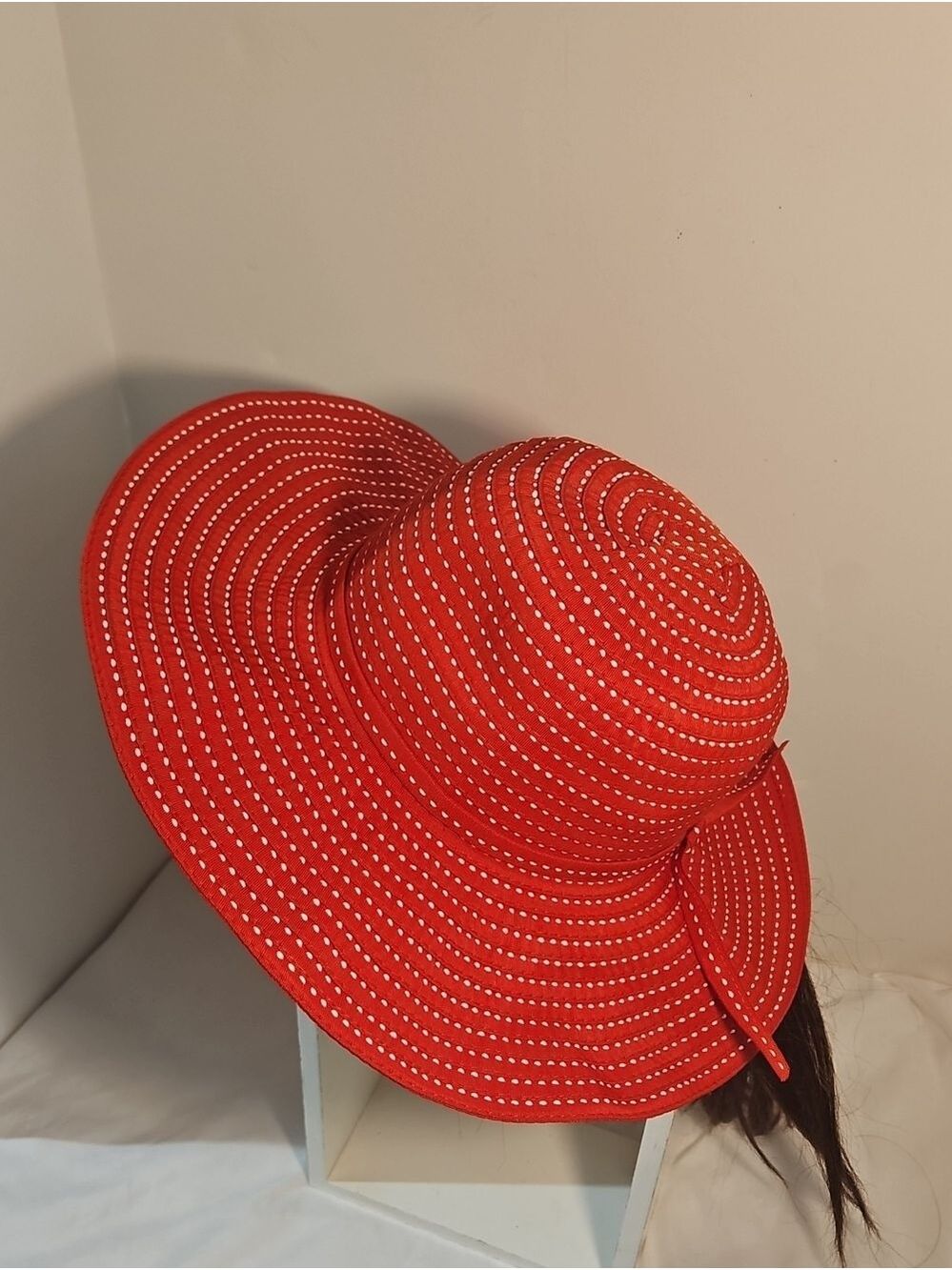 Sun Hat - Red And White - Picture 16 of 17